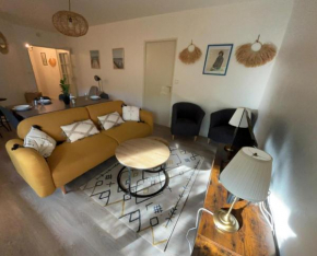 Appartement en centre ville avec cour face au parc pasteur